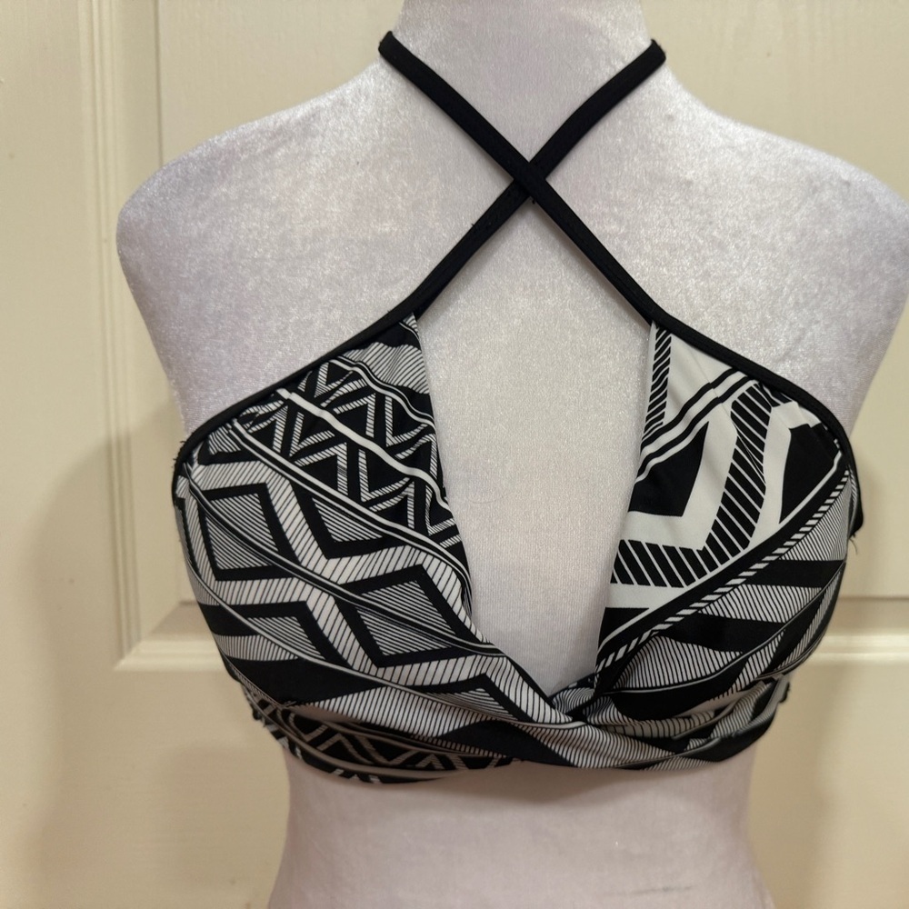 Xhilaration black and white chevron bikini top​​​​​​​